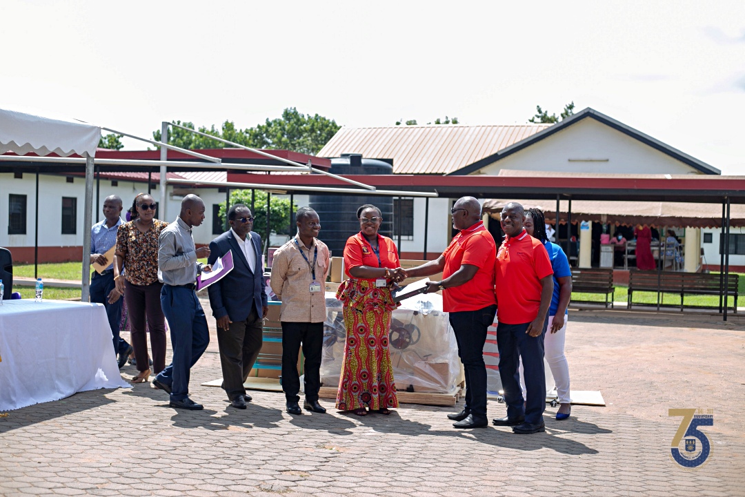 1993 year group presenting medical items to the UG Hospital